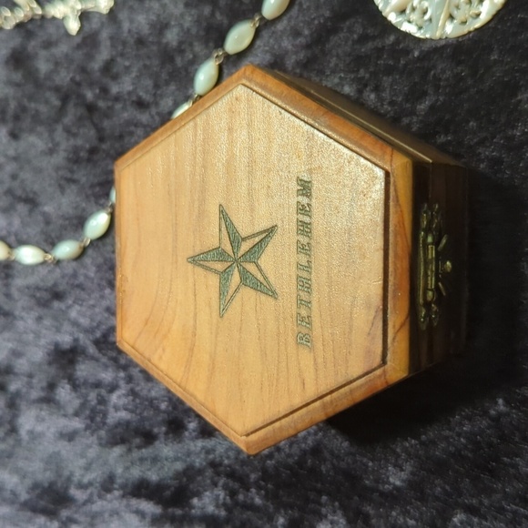 Unbranded Mother of Pearl Hand Carved Necklace, Bracelet & Earring Set Jeruselum - Picture 13 of 16